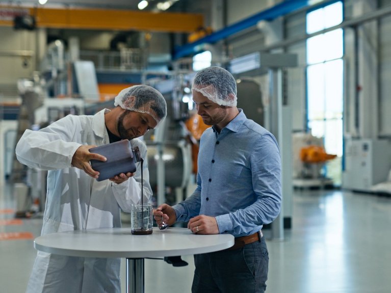 Technology Center in Dresden - our test and training center Two men standing in the technology center in Dresden, testing material